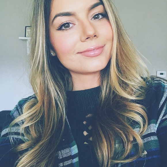 Meet your Posher, Amy - Picture 2 of 3